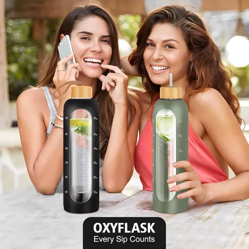 Vista 6 de Botellas de agua de vidrio de 32 onzas, botella de agua motivacional de vidrio con funda de silicona, popote y 2 tapas de bambú, vaso de admisión 1
