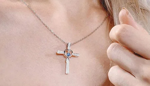 Vista 5 de Hubbering - Collar con colgante de cruz de cristal con corazón infinito