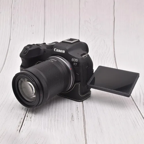 Vista 5 de Rieibi EOS R7 Quality PU Leather Half Case - Agarre para cámara sin espejo Canon EOS R7 - Negro