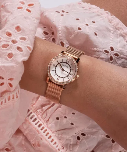 Vista 3 de GUESS Reloj para mujer de 1.102 in - Pulsera de tono dorado con esfera blanca y caja dorada