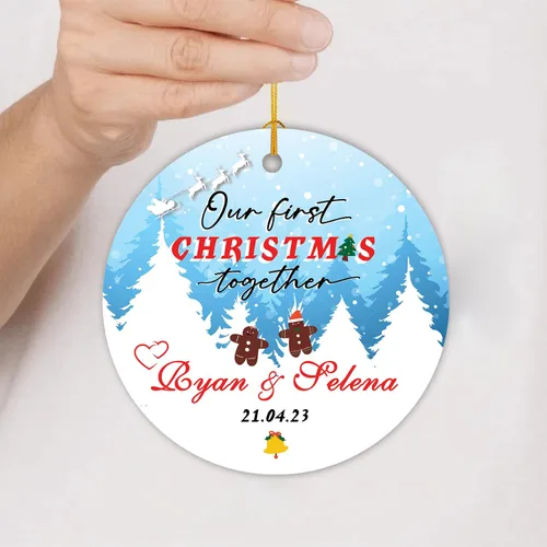 Vista 2 de Adorno de Navidad personalizado para parejas, adorno de nuestra primera Navidad juntos, regalo de recuerdo personalizado para parejas, adorno