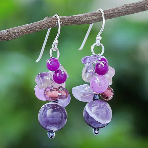 Vista 5 de NOVICA Aretes colgantes artesanales hechos a mano con cuentas de amatista de cuarzo púrpura de Tailandia, plata de ley 925 con piedra natal ultra