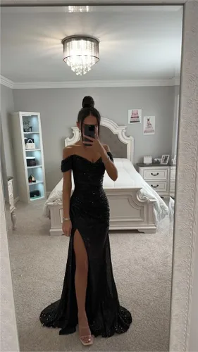 Vista 4 de GUKARLEED Vestidos de fiesta de lentejuelas para adolescentes brillantes con hombros descubiertos, vestido de baile de satén sin espalda