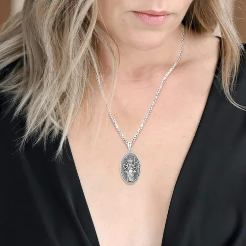 Vista 131 de Collar de pentagrama de plata de ley con triple luna, diosa celta, nudo celta, nudo de brujas, Ankh, sol y luna, Hécate, lilith, Santa Muerte
