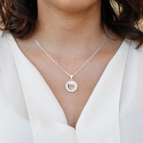 Vista 3 de Inspired Silver - Collar de plata con dije circular de 18 pulgadas con joyas de circonita cúbica