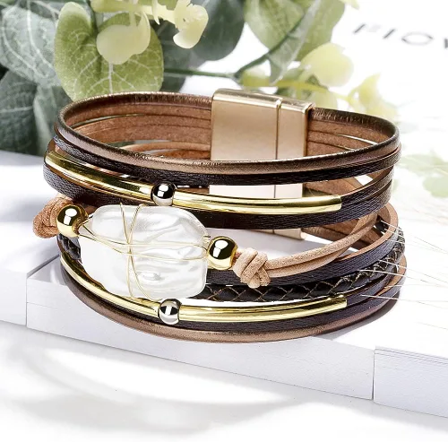 Vista 4 de Fesciory - Pulsera de leopardo para mujer, estilo bohemio de cuero multicapa con perlas de cristal