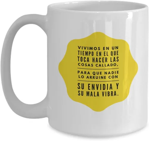 Vista 3 de Taza de Cafe Vivimos Vaso, taza de téa divertidas, tazas personalizadas, taza de café inspiradoras, taza con mensajes positivos.