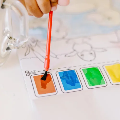 Vista 8 de Melissa & Doug Pintar con agua - Animales de granja, 20 páginas perforadas, paletas a prueba de derrames
