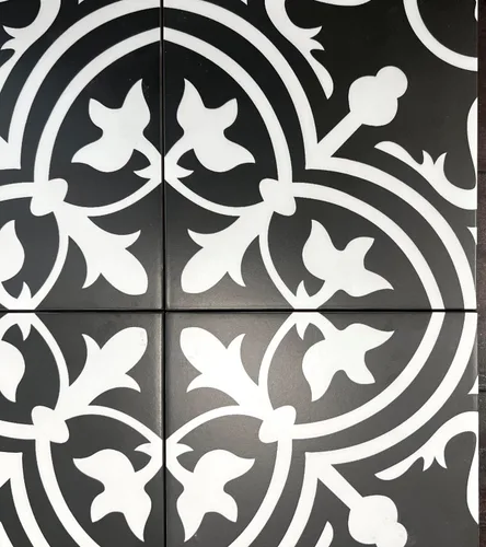 Vista 2 de Flora 8x8 - Azulejo clásico moderno con patrón de porcelana Reverso negro y blanco (1)