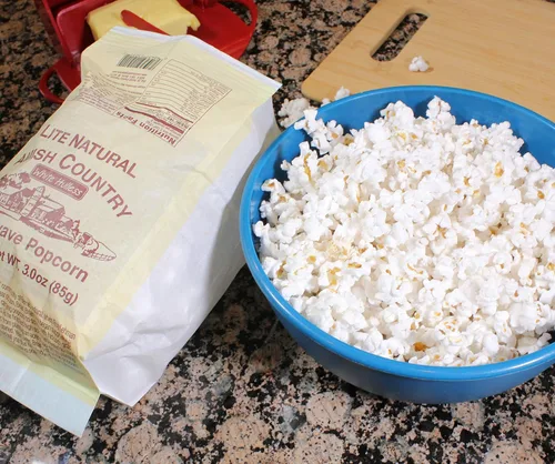 Vista 4 de Amish Country Popcorn Palomitas de maíz para microondas antiguas Sin OMG, sin gluten, apto para microondas y Kosher