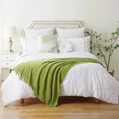 Vista 6 de BATTILO HOME Manta verde manzana para sofá, suave manta de punto de chenilla con borlas para la decoración del hogar, manta verde primavera