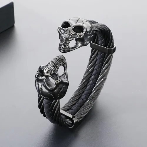 Vista 2 de Pulsera gótica de calavera para hombre, acero inoxidable, cable y cuero punk, plata y negro, diseño de puño abierto para motociclista, rockero