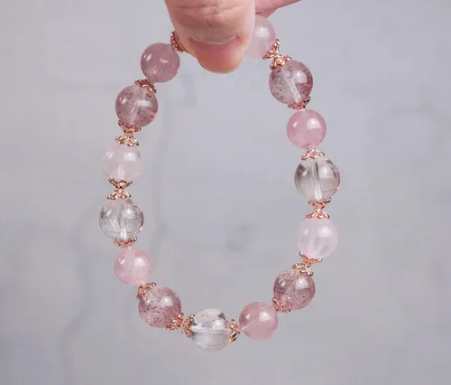 Vista 3 de Piedra preciosa rosa y oro rosa cuarzo rosa, cuarzo fresa, azeztulita, cuarzo rutilado pulsera hecha a mano con diseño original
