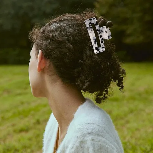 Vista 3 de Magicsky 4 pinzas para el cabello, pasadores de plátano acrílico para el cabello, pinzas de celuloide de mariposa francesa, pinzas de agarre