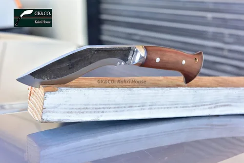Vista 5 de GK&CO. Kukri House Kukri/Khukuri genuino - Hoja negra de 5 pulgadas (sin óxido) Panawal Khukuri - Fábrica hecha a mano en Nepal.