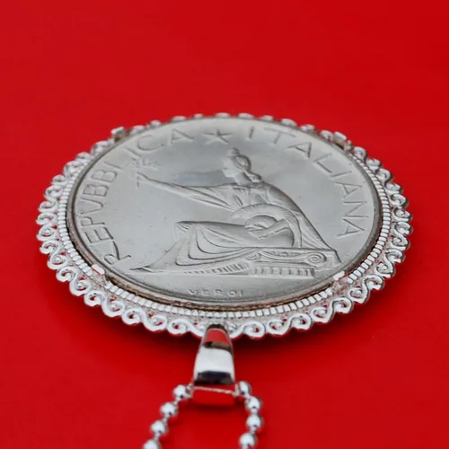 Vista 8 de 1961 Italy Unification Centennial 500 Lire BU Unc 83.5% Silver Coin 925 Sterling Silver Necklace NEW - Showing Reverse Quadriga
