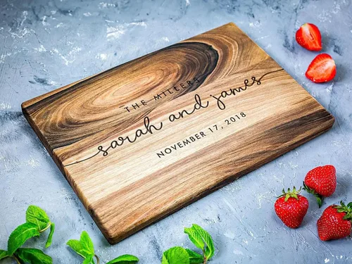 Vista 2 de Tabla de cortar personalizada, grabado personalizado con apellido, tabla de cortar de madera personalizada, regalo de recuerdo para padres, Navidad