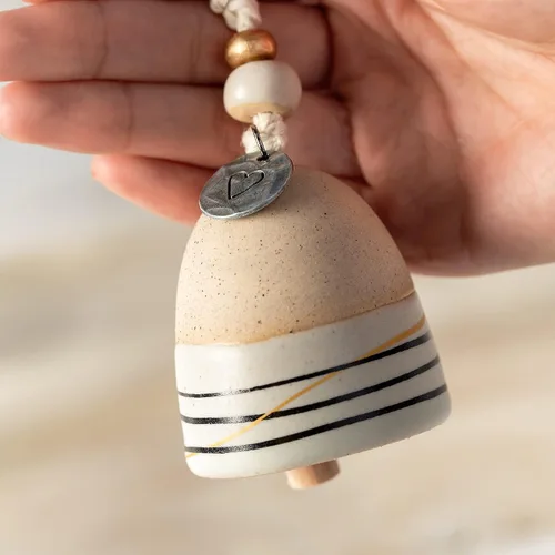 Vista 6 de Demdaco Remembrance - Mini campana inspirada en cerámica y madera de 2.5 pulgadas en tono dorado Inspired Everyday Collection, Metal and Cotton