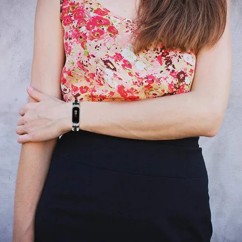 Vista 6 de Pulsera Compatible con Xiaomi Mi Band 5/4, KangPlus Mujer Chica Elegante Pulsera De Reemplazo Transpirable Ajustable Hecho A Mano De Imitación Negro