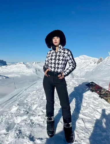 Vista 58 de GSOU SNOW Traje de esquí para mujer, traje de nieve de una pieza, para snowboard, delgado, aislante, impermeable, resistente al viento