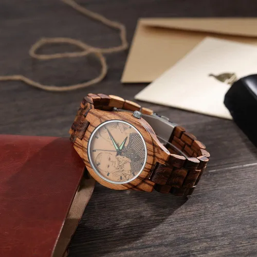Vista 4 de Relojes de madera para hombres y mujeres personalizados relojes de fotos con pulsera ajustable para cumpleaños aniversario regalos personalizados
