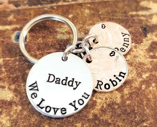 Vista 2 de Tucker's Trinkets And Treasures Personalized Bar, We Love You Key Chains, Gift for Mom, Gift for Dad, Family Names