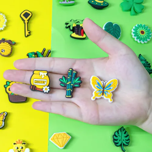 Vista 6 de Salaoen Dijes para niñas, 100 unidades, bonitos dijes para niños y niños, amarillo, morado, rosa, verde, azul, accesorios, Caucho, No es una piedra