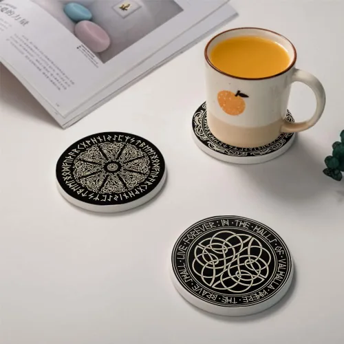 Vista 4 de HUXJOKO Juego de 6 posavasos para bebidas, posavasos de cerámica absorbente mágica vikinga negra, alfombrilla redonda de piedra, con base de corcho