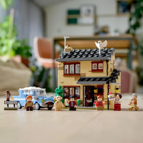 Vista 4 de LEGO Harry Potter 4 Privet Drive 75968 Casa y Coche Volador Ford Anglia, Regalos del Mundo Mágico para Niños, Niñas y Niños con Minifiguras de Harry