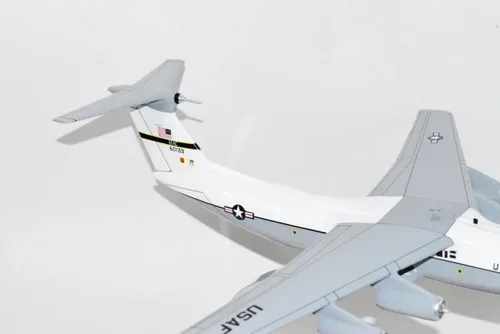 Vista 7 de Lockheed Martin® C-141a Starlifter, 438th Maw 30th MAS 66-0133, modelo a escala de caoba de 18