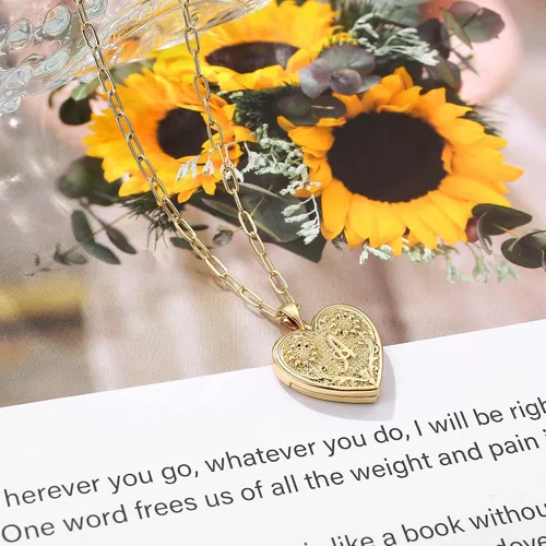 Vista 7 de Collares con medallón para mujeres y niñas, chapados en oro de 14 quilates, collares con inicial de corazón de girasol que sostiene imágenes You are