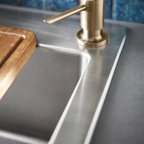 Vista 12 de Moen Nolia Oro Bronce de Una Manija con Un Solo Orificio Grifo de Cocina de Resorte con Rociador Desplegable y Dispensador de Jabón, 87886BZG