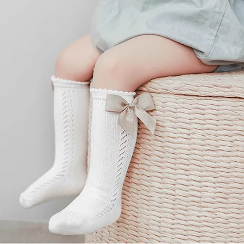 Vista 4 de TIBE PINCESS Calcetines altos hasta la rodilla para bebés y niñas, con lazo de malla transpirable, calcetines de vestir para niños, calcetines