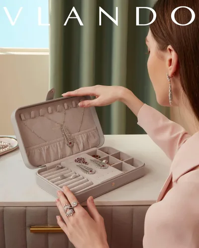 Vista 3 de Vlando Joyero de viaje para mujer, organizador portátil de piel sintética para viajes, almacenamiento para collares, aretes, anillos