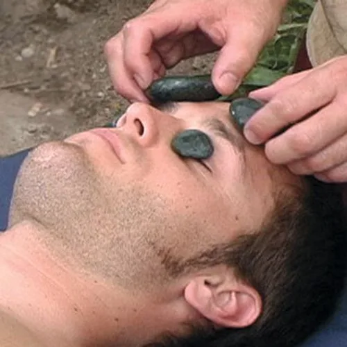 Vista 4 de The Art & Practice of Stone Massage DVD. Learn Hot & Cold Stone Massage Therapy Techniques. Award-winning Massage Therapist Video Shows How To Use