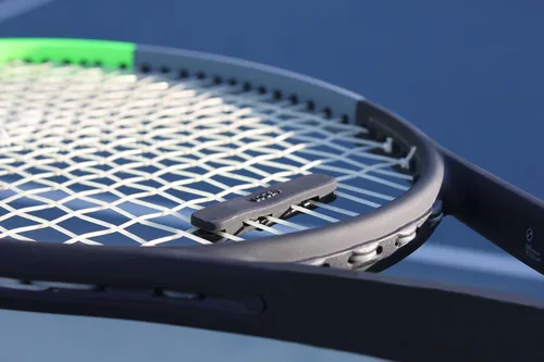 Vista 2 de LOGEN Amortiguador de Tenis – Se queda en la raqueta – Pack de 3 amortiguadores de raqueta de tenis – Absorbe golpes y vibraciones de tenis – Ónice
