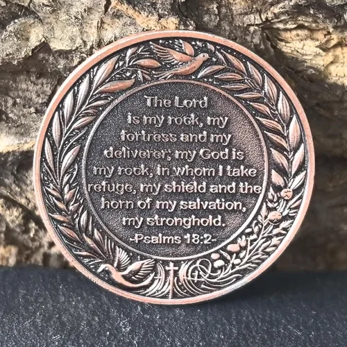 Vista 6 de Moneda inspiradora de desafío cristiano, The Lord is My Rock, aleación de zinc, 1.57 pulgadas de diámetro, Escritura del Salmo 18:2, funda Moneda