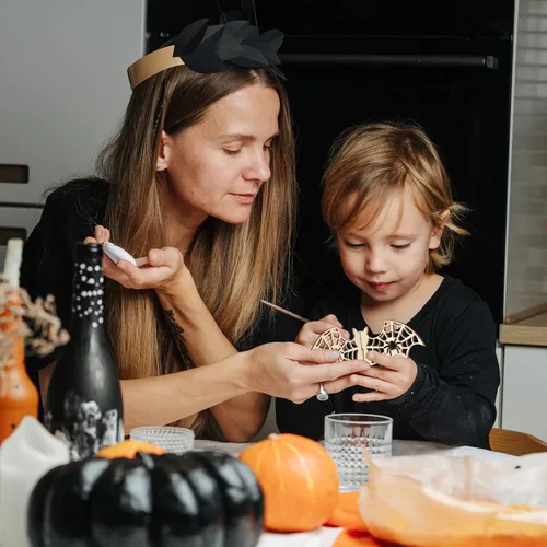 Vista 4 de COCHIE Bricolaje 3D de murciélagos de Halloween para pintar, rebanadas de madera sin terminar pintables para manualidades, recortes de murciélagos