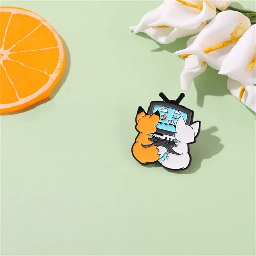 Vista 5 de Broche de animales para parejas, zorros, para mujeres, niñas, hombres, a la moda, lindo esmalte de gato, animales, juegos, amistad, amor, siempre