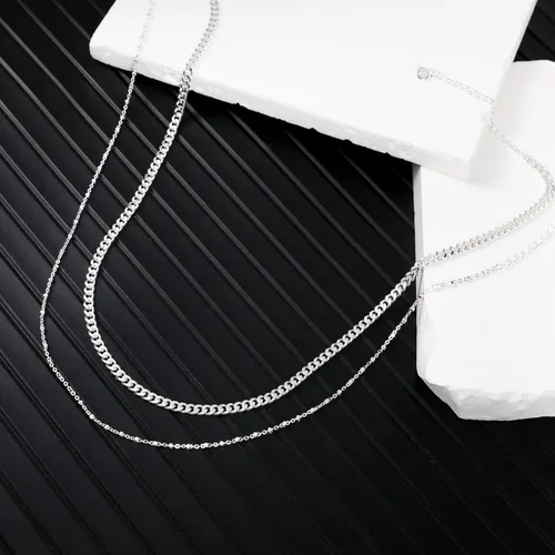 Vista 5 de BERISO Collares en capas para mujer, chapado en oro de 14 quilates, collar de gargantilla delicado de moda, cadena simple de clip de papel, collar