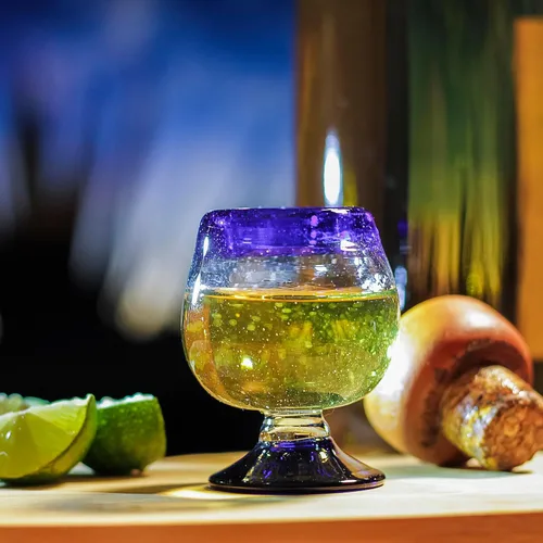 Vista 6 de Auténticos vasos de chupito de tequila mexicano soplados a mano - Juego de 4-2 oz - Mini snifters de vidrio - Base pesada - Coñac