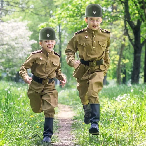 Vista 5 de ArtCreativity Casco militar verde del ejército, casco militar de plástico duro con correa de barbilla para disfraz del ejército de niños, se adapta