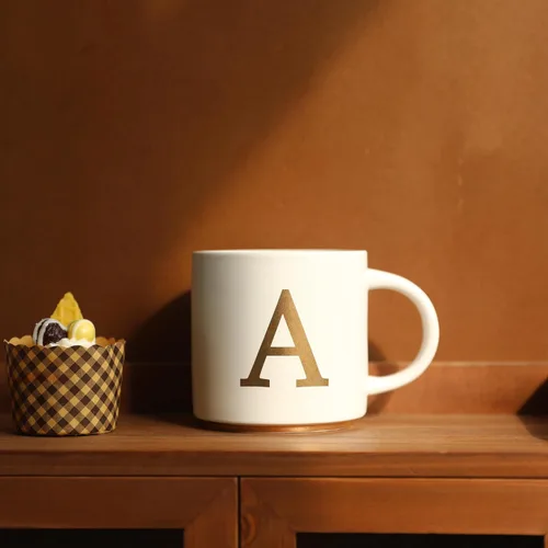 Vista 4 de COLLECTIVE HOME - Tazas de cerámica con monograma, tazas de café con inicial dorada de 15 onzas, elegantes tazas de té del alfabeto, elegante taza p