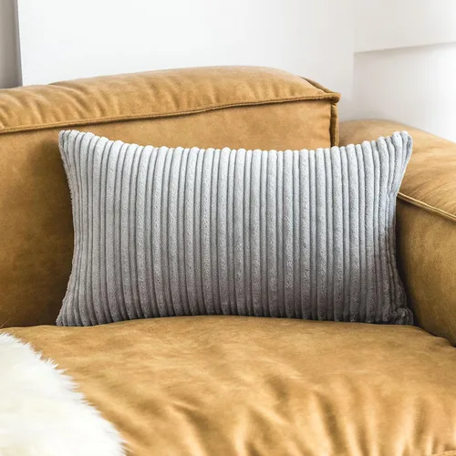 Vista 107 de UGASA - Fundas de almohada decorativas de terciopelo suave y sólidas de Navidad para sala de estar/sofá, 16 x 16 pulgadas, 2 unidades, color burdeos