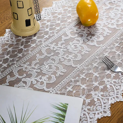 Vista 3 de Hsvanyr Camino de mesa de encaje blanco bordado pequeño suave cubierta de tocador bufanda clásica rectangular macramé mesa decoración 15 pulgadas x