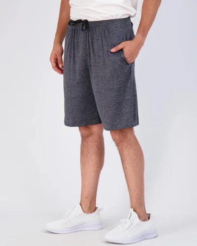 Vista 2 de Real Essentials - Paquete de 5 shorts deportivos para hombre, shorts de rendimiento deportivo con tela Dry-Fit resistentes al sudor