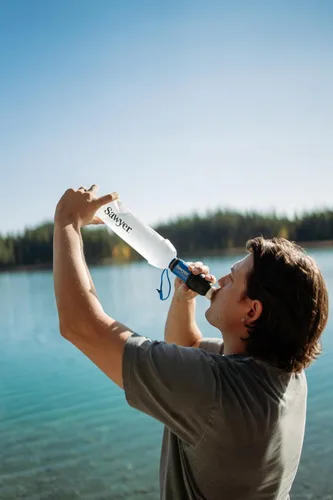 Vista 2 de Sawyer Products - Sistema de Filtración de Agua Squeez, Botella Premium Cnoc de 1 Litro