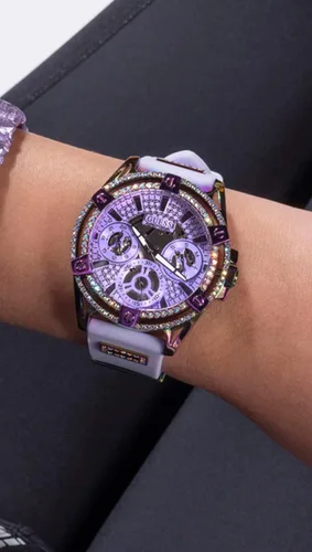 Vista 3 de GUESS Reloj para mujer de 1.57 pulgadas, correa morada, esfera lavanda, caja iridiscente, Púrpura