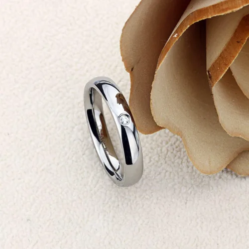 Vista 2 de Prime Pristine Anillo de boda personalizado de titanio de ajuste cómodo de 0.157in con circonita cúbica única