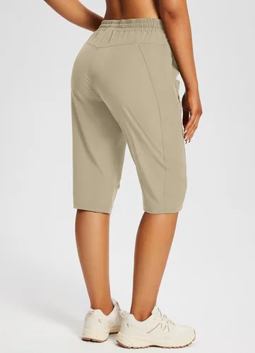 Vista 2 de BALEAF Pantalones cortos de 15 pulgadas de largo para mujer, pantalones cortos capri por debajo de la rodilla, ligeros, de secado rápido, cintura